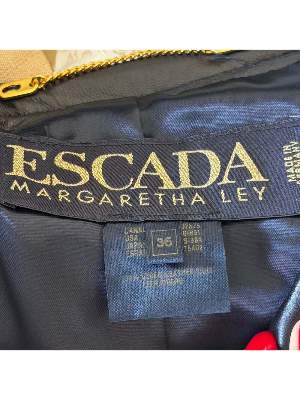 Escada - Picture 8 of 9